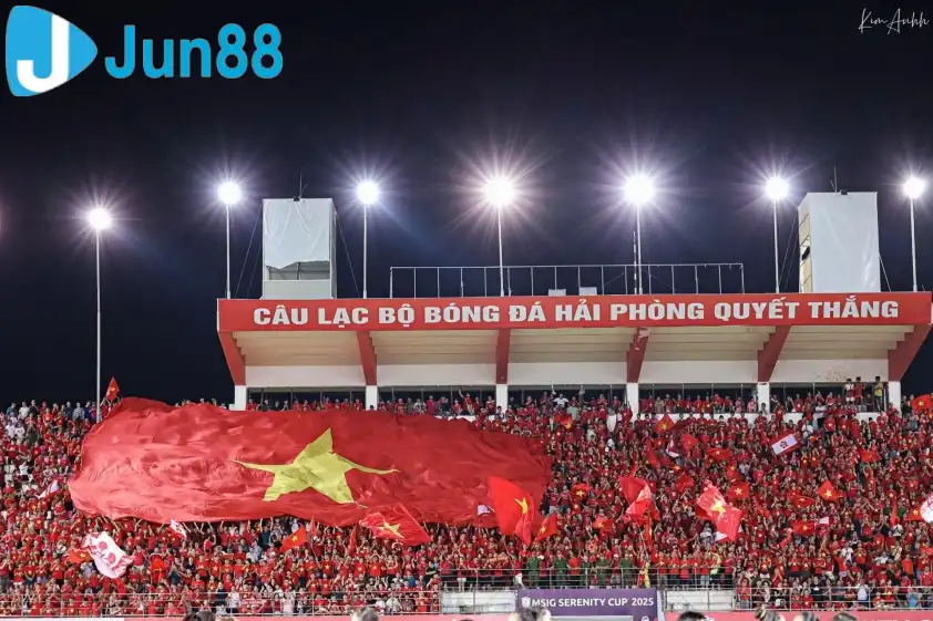 CĐV Hải Phòng phủ đỏ các khán đài ở các trận đấu của ĐT nữ Việt Nam (Ảnh: Kim Anh) CĐV Hải Phòng phủ đỏ các khán đài ở các trận đấu của ĐT nữ Việt Nam (Ảnh: Kim Anh)