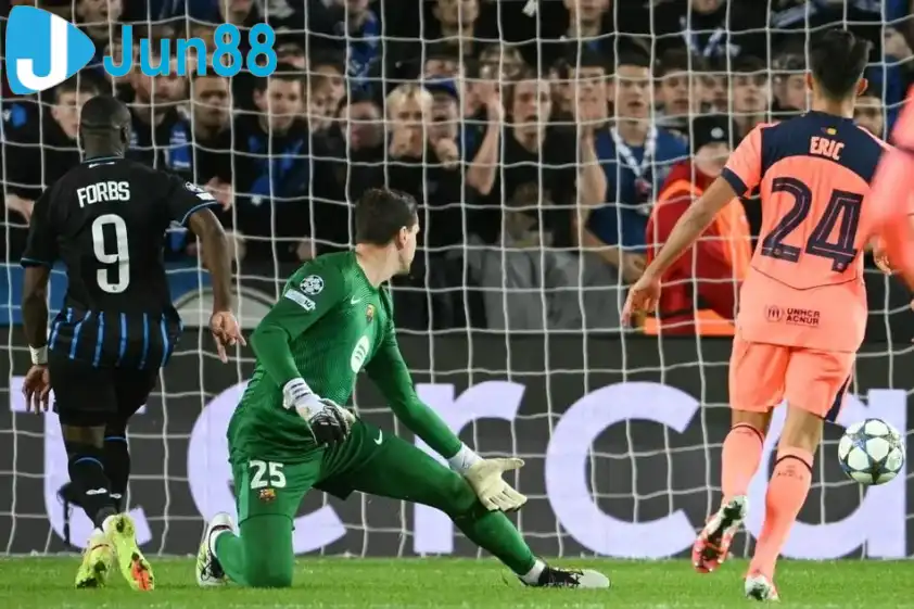 Hàng thủ dâng quá cao của Barca đã phải trả giá. (Ảnh: ESPN) Hàng thủ dâng quá cao của Barca đã phải trả giá. (Ảnh: ESPN)